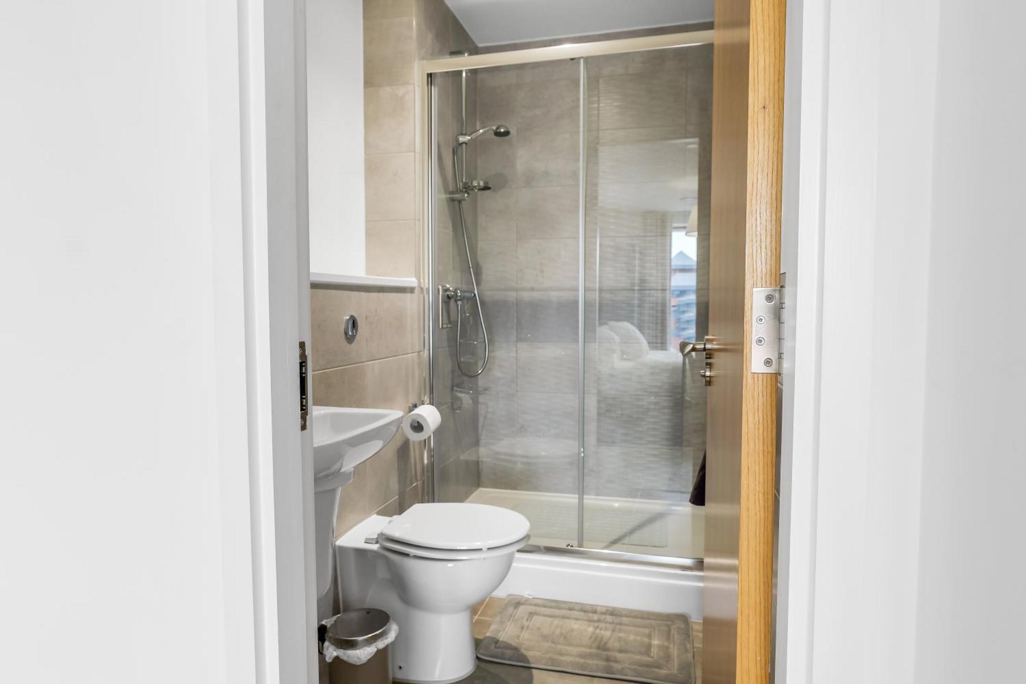High Rise 2 Bedroom & 2 Bath Apartment With Parking, Balcony & Amazing View Manchester Exterior photo
