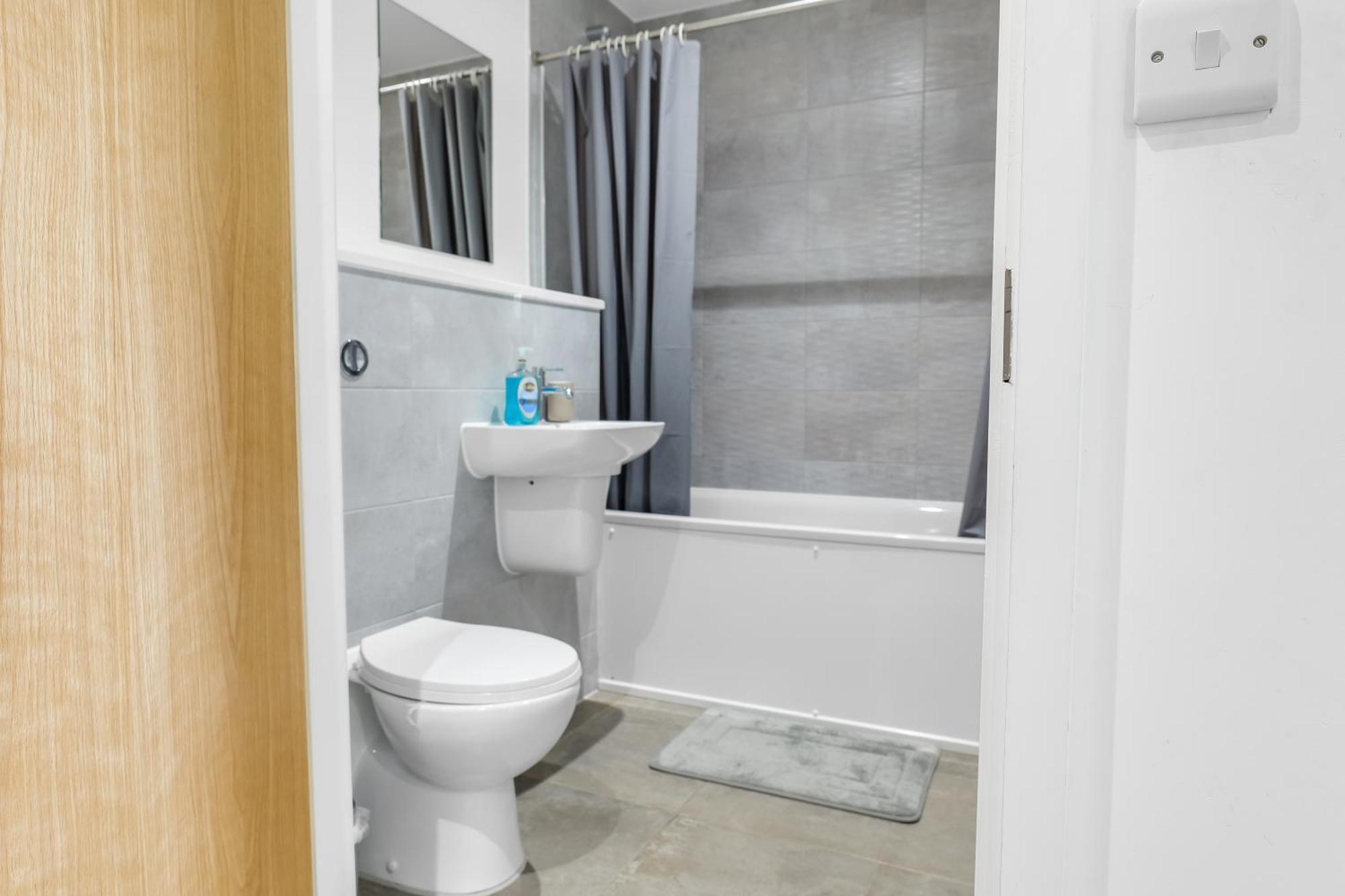 High Rise 2 Bedroom & 2 Bath Apartment With Parking, Balcony & Amazing View Manchester Exterior photo