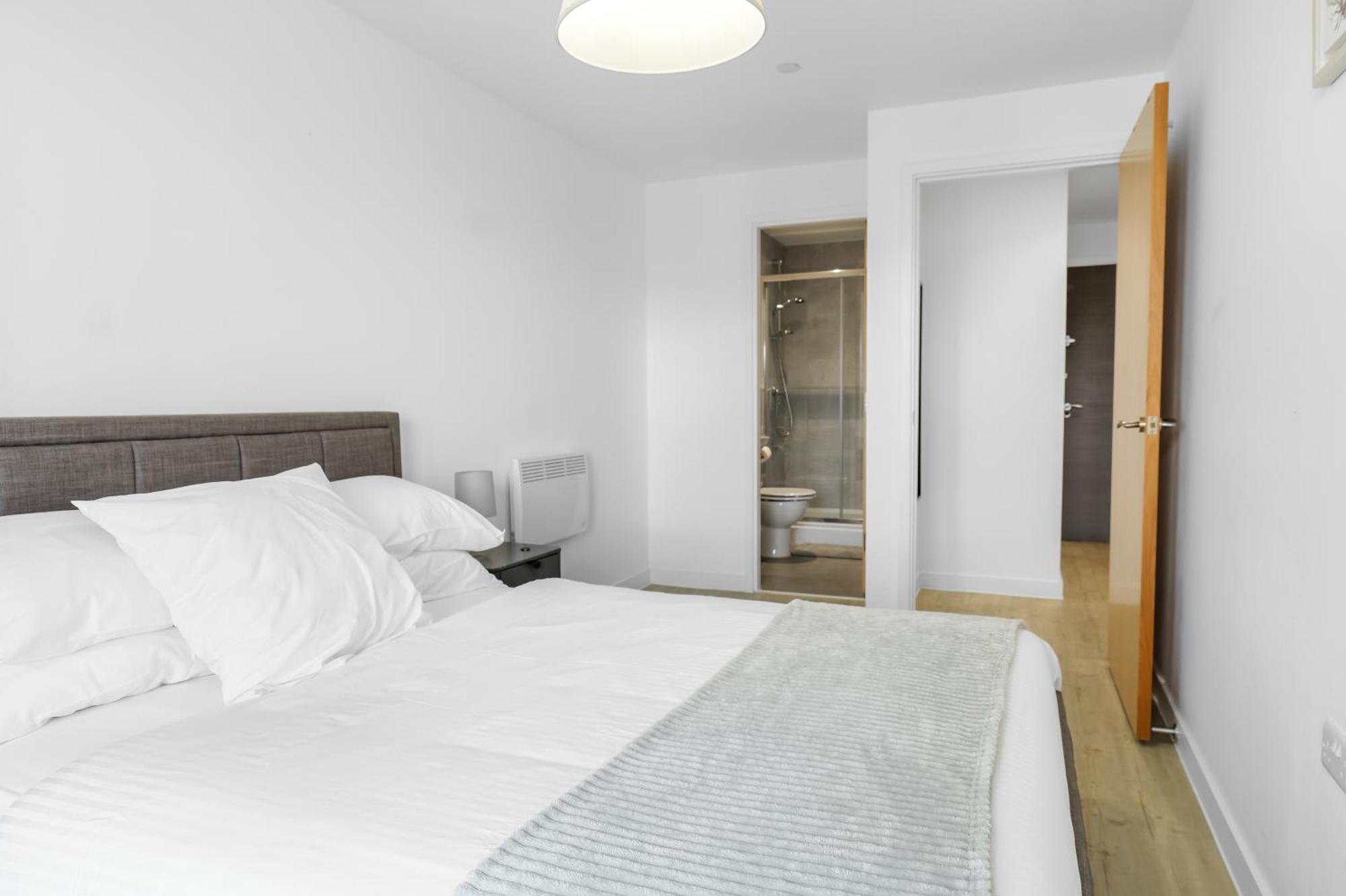 High Rise 2 Bedroom & 2 Bath Apartment With Parking, Balcony & Amazing View Manchester Exterior photo